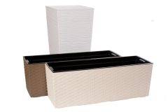 136 Plastične žardinjere   